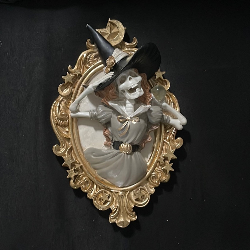 Halloween hanging which plaque decor